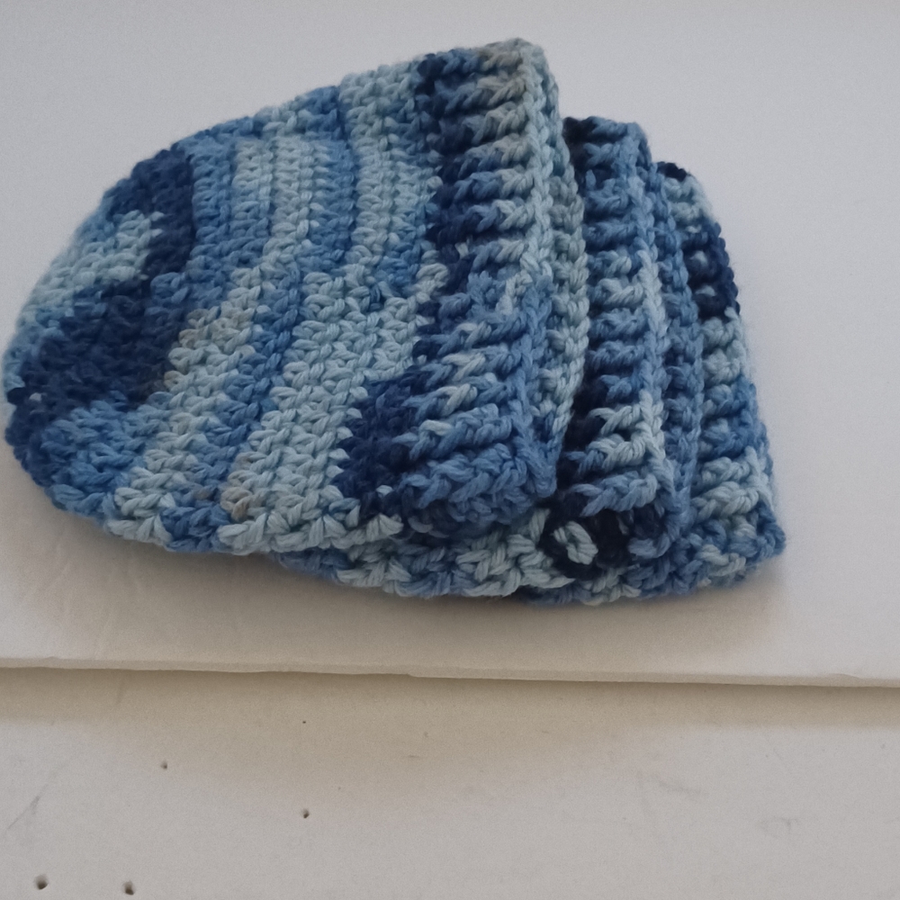 NWOT Hand Knitted  Slough Hat Toboggan Girls   blues